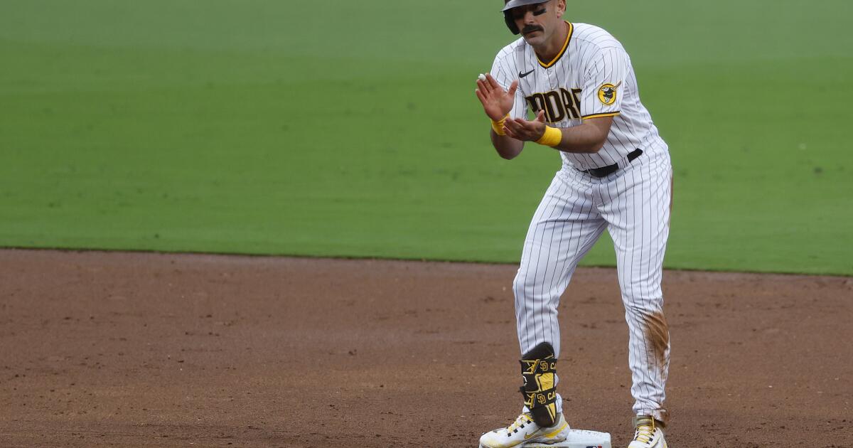 Matt Carpenter's first home run as a Padre ‼️ #BringTheGold