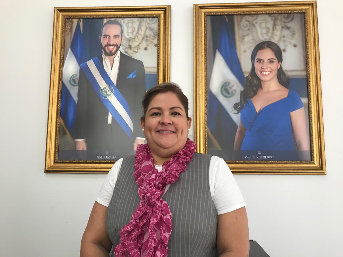 Alicia Villamariona, cónsul general de El Salvador en Los Ángeles, asumió el cargo el 1 de octubre.