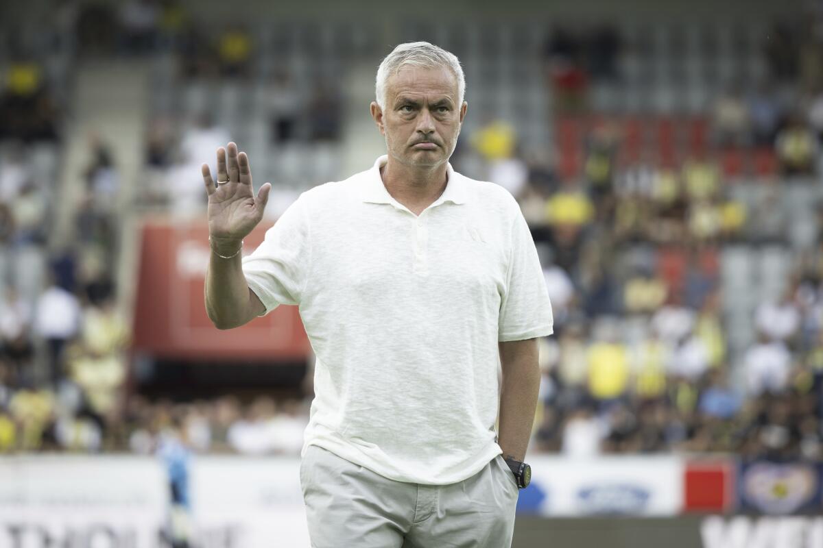 El entrenador del Fenerbahçe, José Mourinho, 