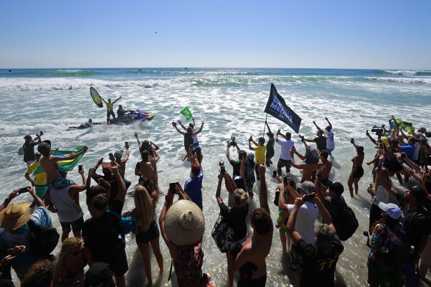 SAN DIEGO, CA - SEPTEMBER 14: Gabriel Medina of Brazil celebrates with fans after he won the world championship at the World Surf League Finals at Lower Trestles on Tuesday, Sept. 14, 2021. (K.C. Alfred / The San Diego Union-Tribune)