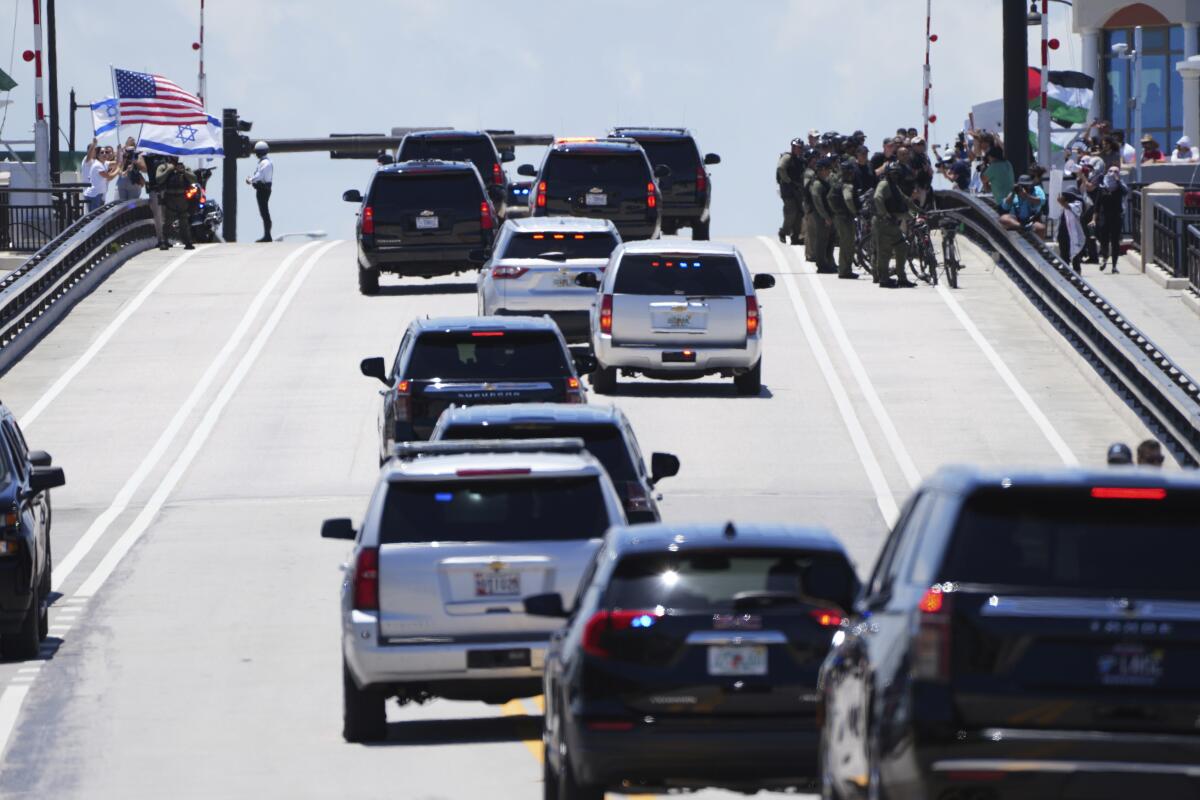 The motorcade of Israeli Prime Minister Benjamin Netanyahu leaves Mar-a-Lago in Florida. 
