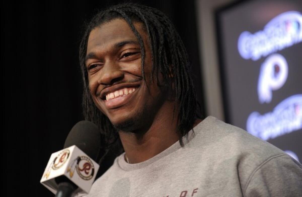 Washington quarterback Robert Griffin III has been named rookie of the year by Pro Football Weekly/Pro Football Writers of America.