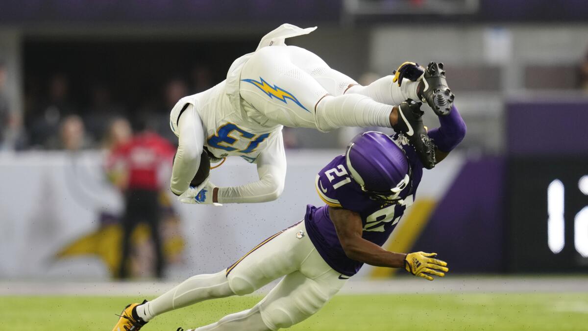 Vikings fall to 0-3 as bounces don't go their way in a 28-24 loss
