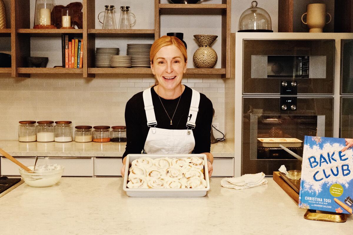 Chef Christina Tosi Hornea cinnamon buns with brunette sugar "goo" In the test kitchen of the Times.