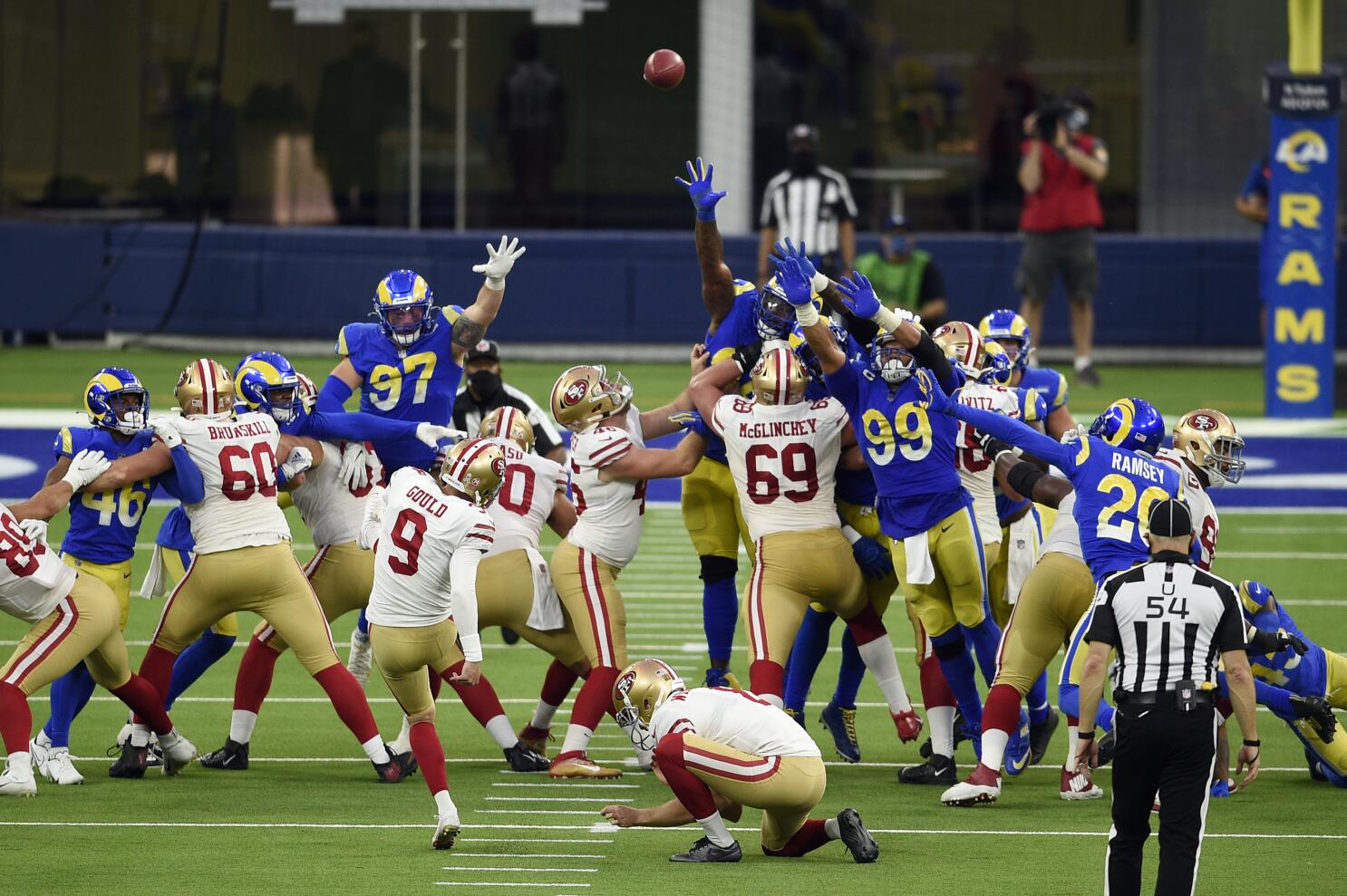 San Francisco 49ers kick field goal as time expires to defeat the