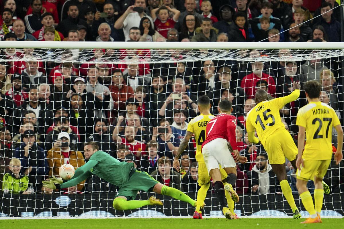 Ronaldo scores, West Ham misses penalty as Man United wins