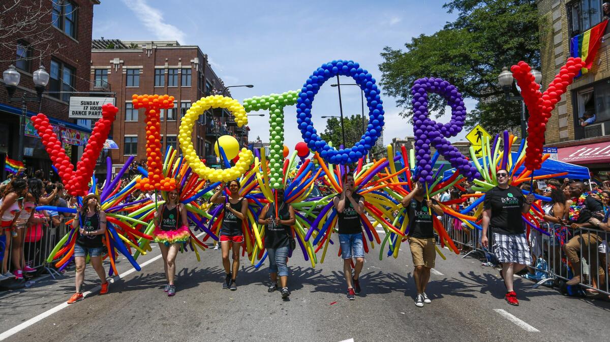 Tras el fallo de la Corte Suprema, en Chicago se realizó uno de los más grandes y significativos desfiles LGBT para festejar la victoria.