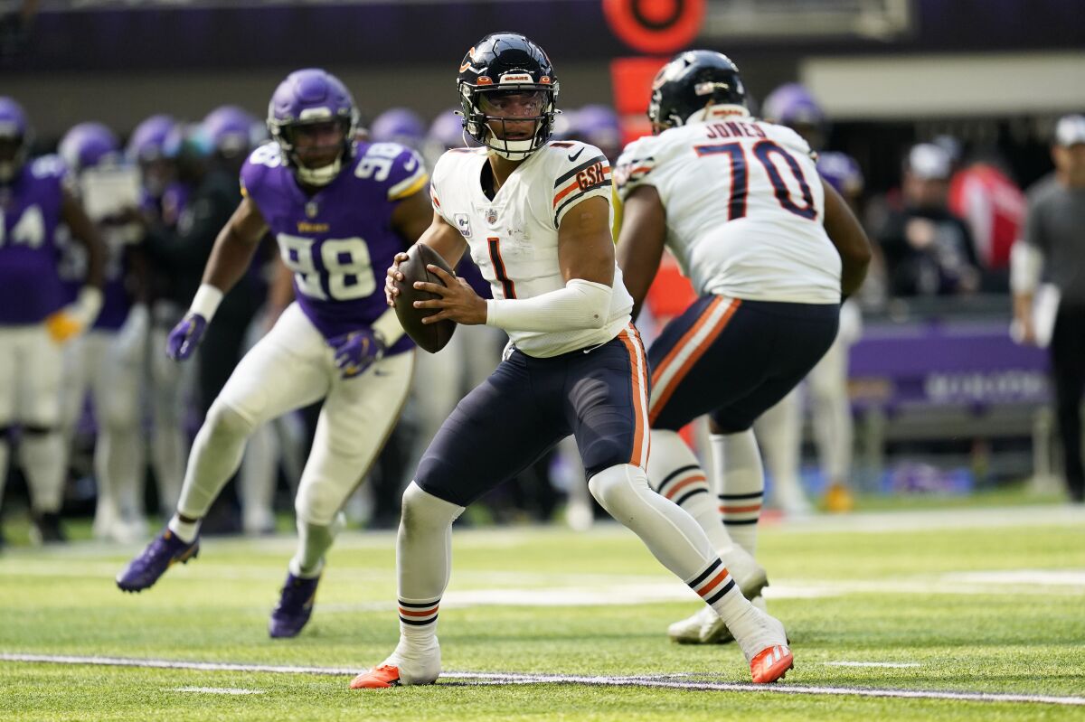 Justin Fields' growing comfort level shows in Bears defeat The San