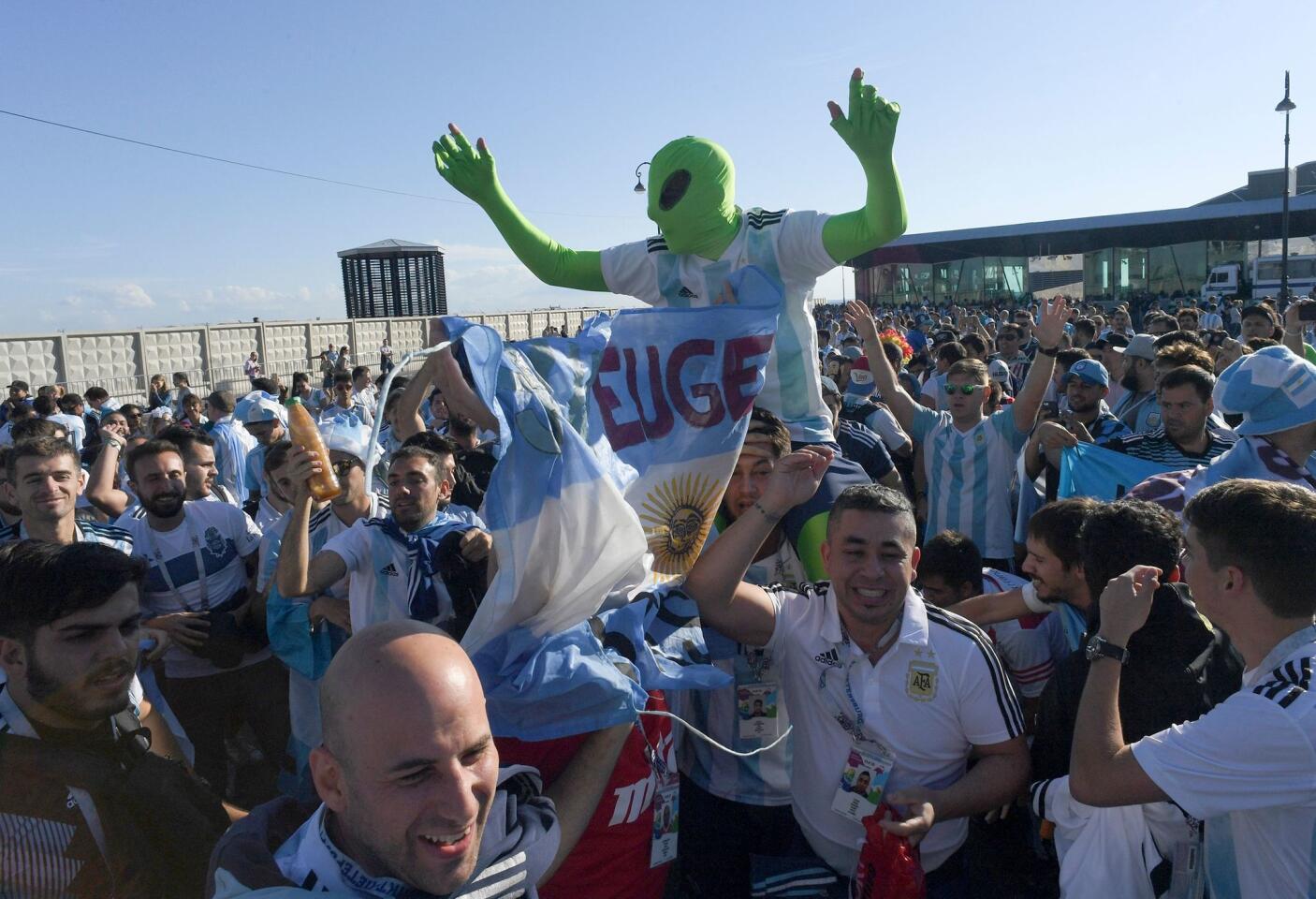 FBL-WC-2018-MATCH39-NGR-ARG-FANS