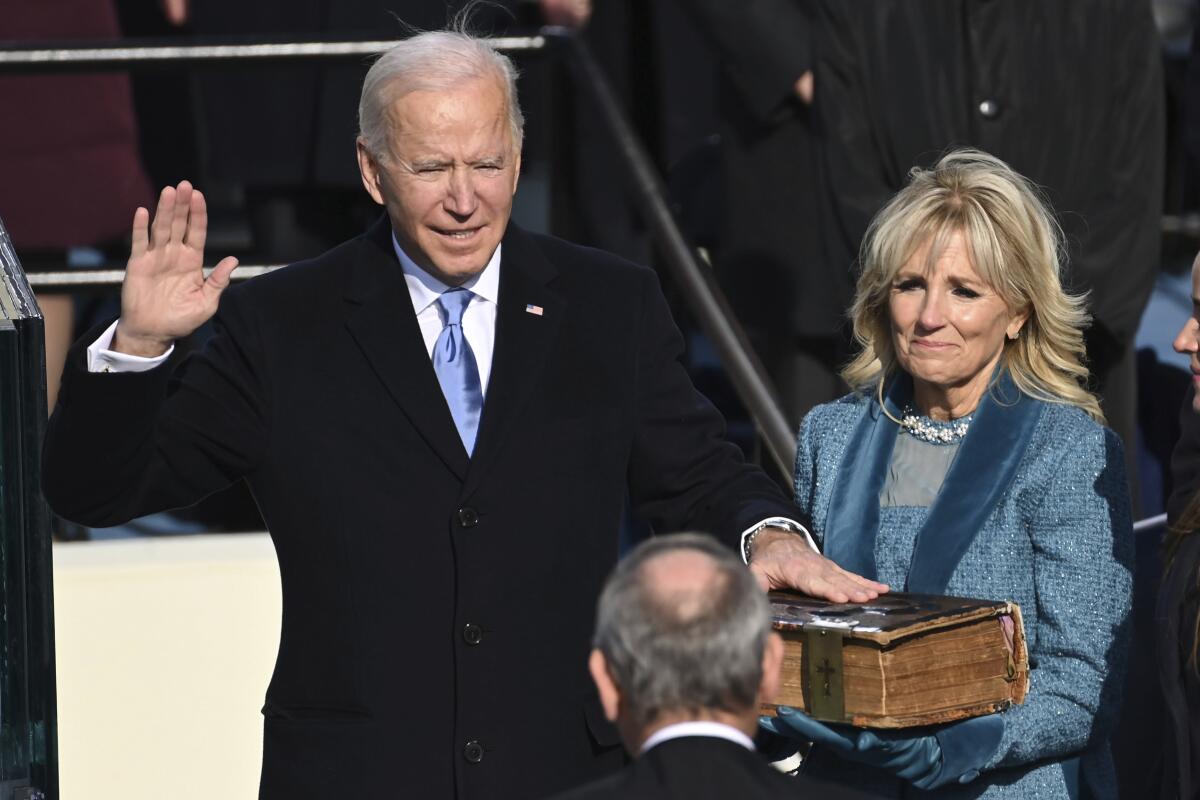Joe Biden al asumir la presidencia de Estados Unidos frente al Capitolio, en Washington.