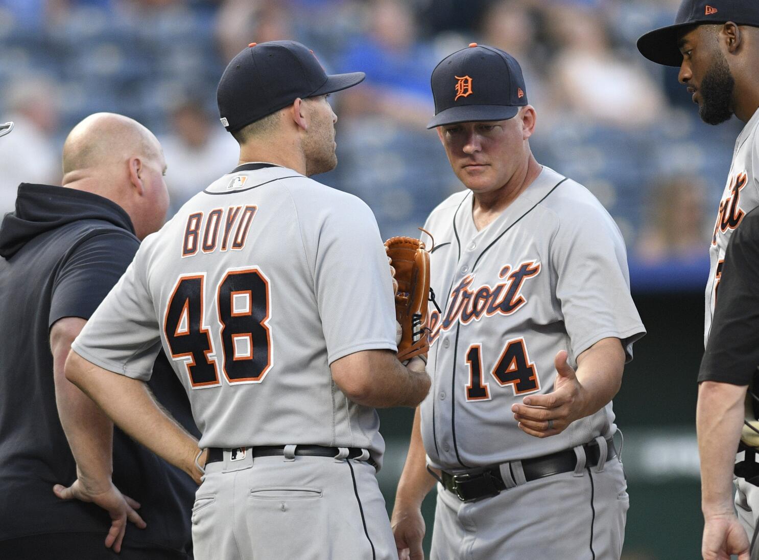 Tigers place Willi Castro on injured list on last day of season 