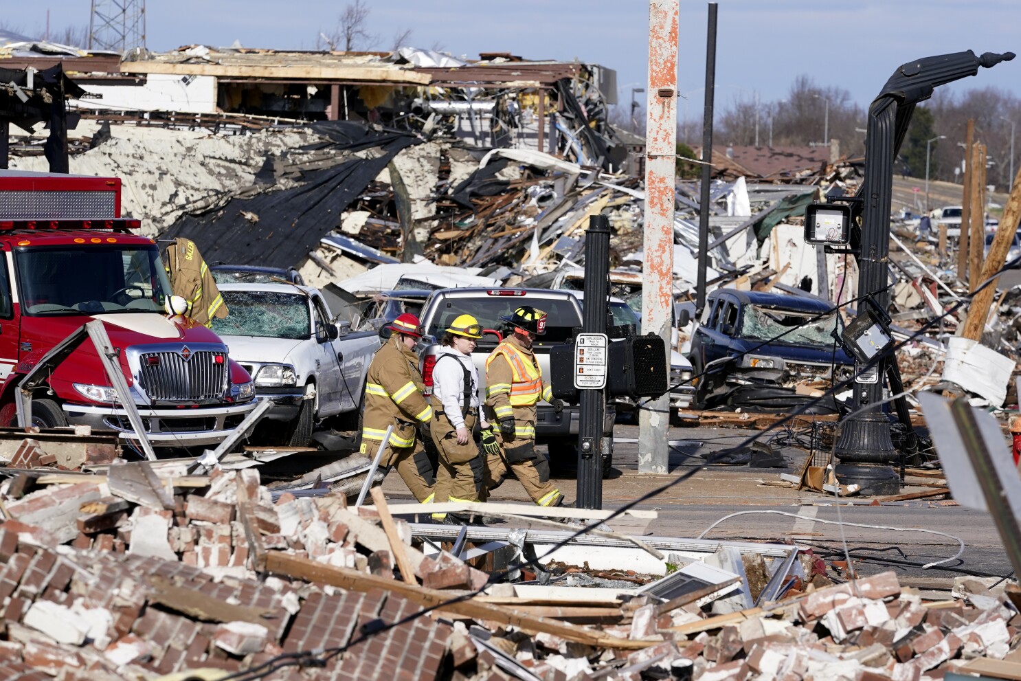 Tormentas dejan decenas de muertos en 5 estados de EEUU: Un tornado  monstruoso arrasó - Los Angeles Times