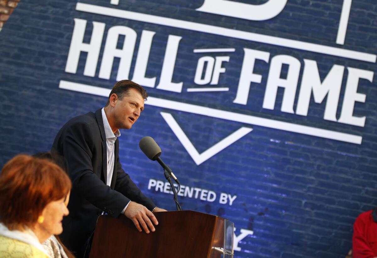 Trevor Hoffman habla en la conferencia de prensa tras haber sido elegido para el Salón de la Fama del Beisbol Nacional.