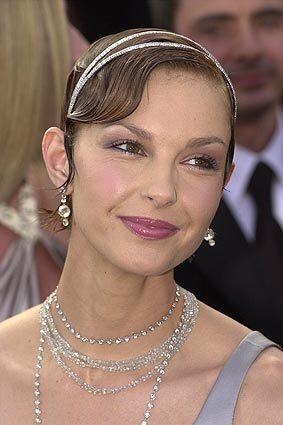 Ashley Judd at the 2001 Academy Awards.