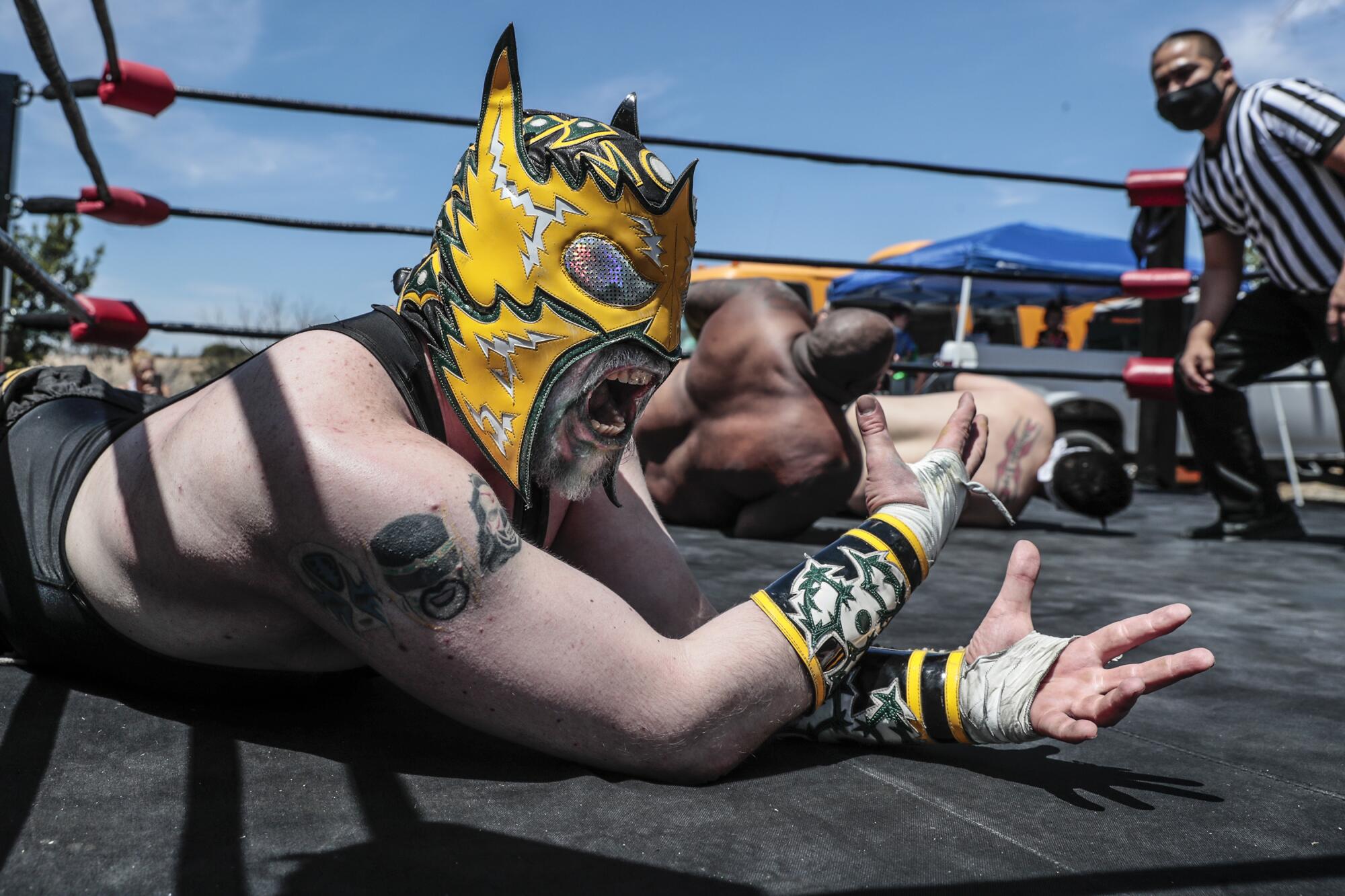 Veinom Guerrero in a match against Ryan Kidd and Curt Stallion. 