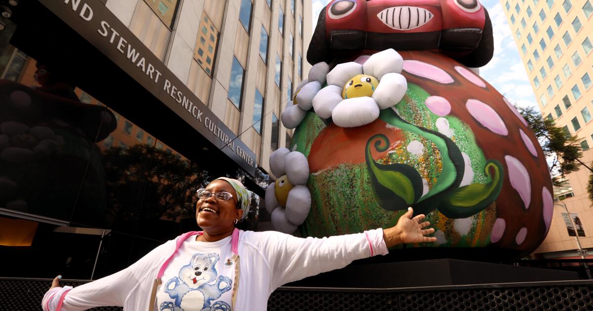 Hammer Museum’s big inflatable bear opens Made in L.A. Hammer Museum’s big inflatable bear opens Made in L.A.