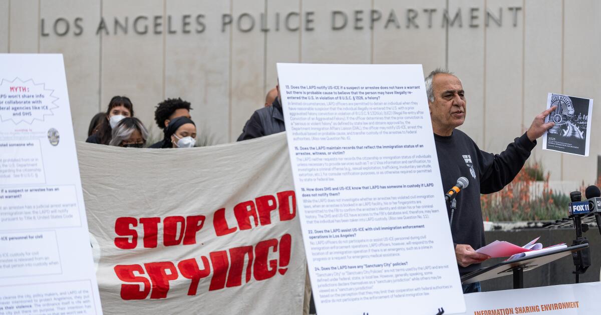 Activists warn Police Commission about ICE access to LAPD data on immigrants