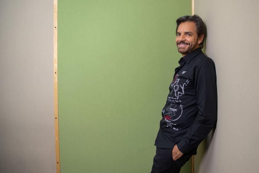 El comediante Eugenio Derbez hace la cuarentena voluntaria.