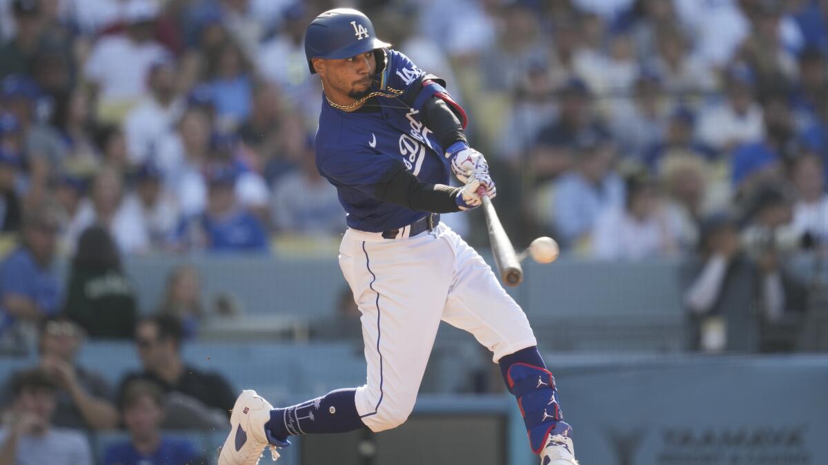 J.D. Martinez, Julio Urías help rolling Dodgers beat Padres - Los Angeles  Times