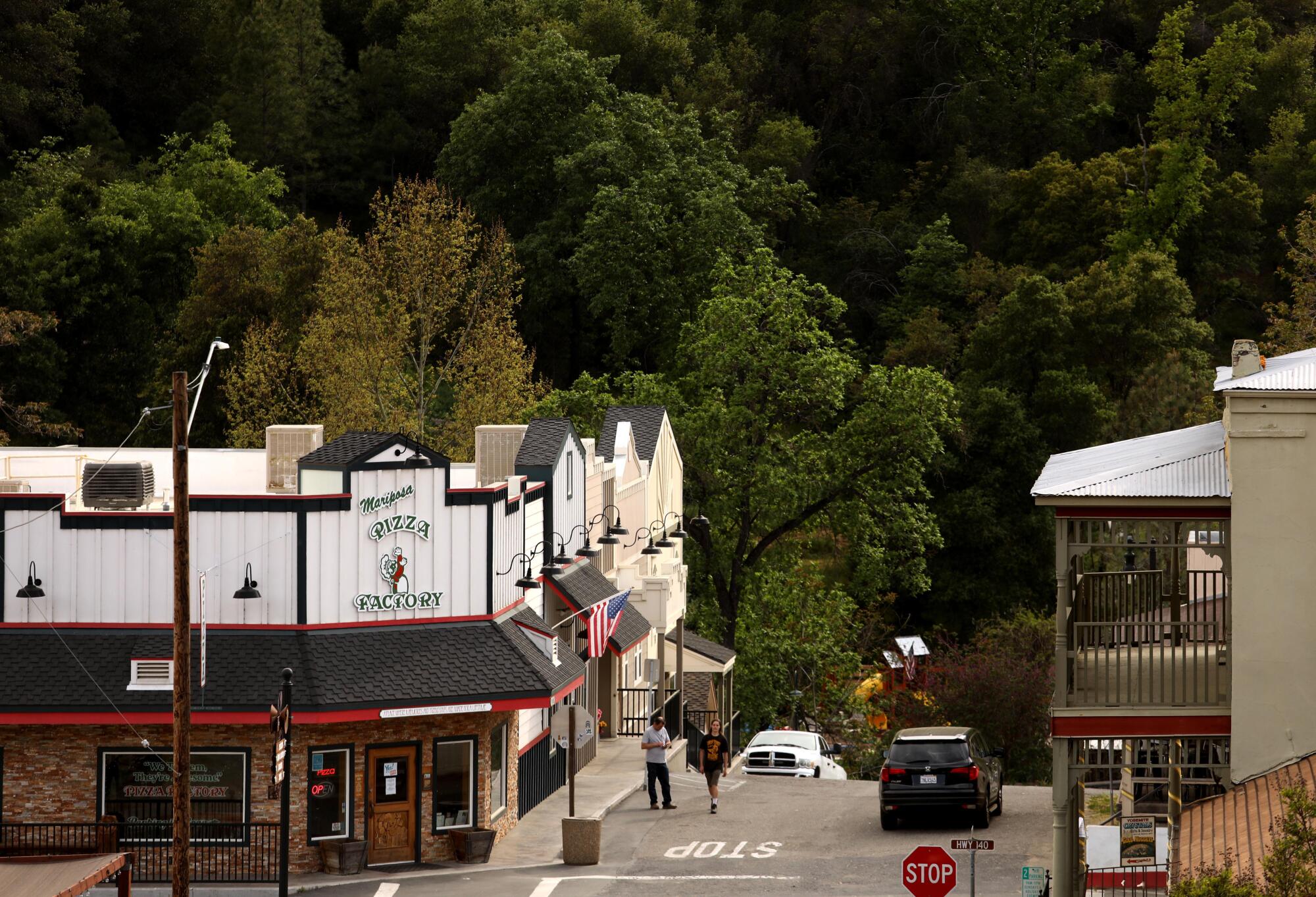 Pizza restaurant on Highway 140 in Mariposa