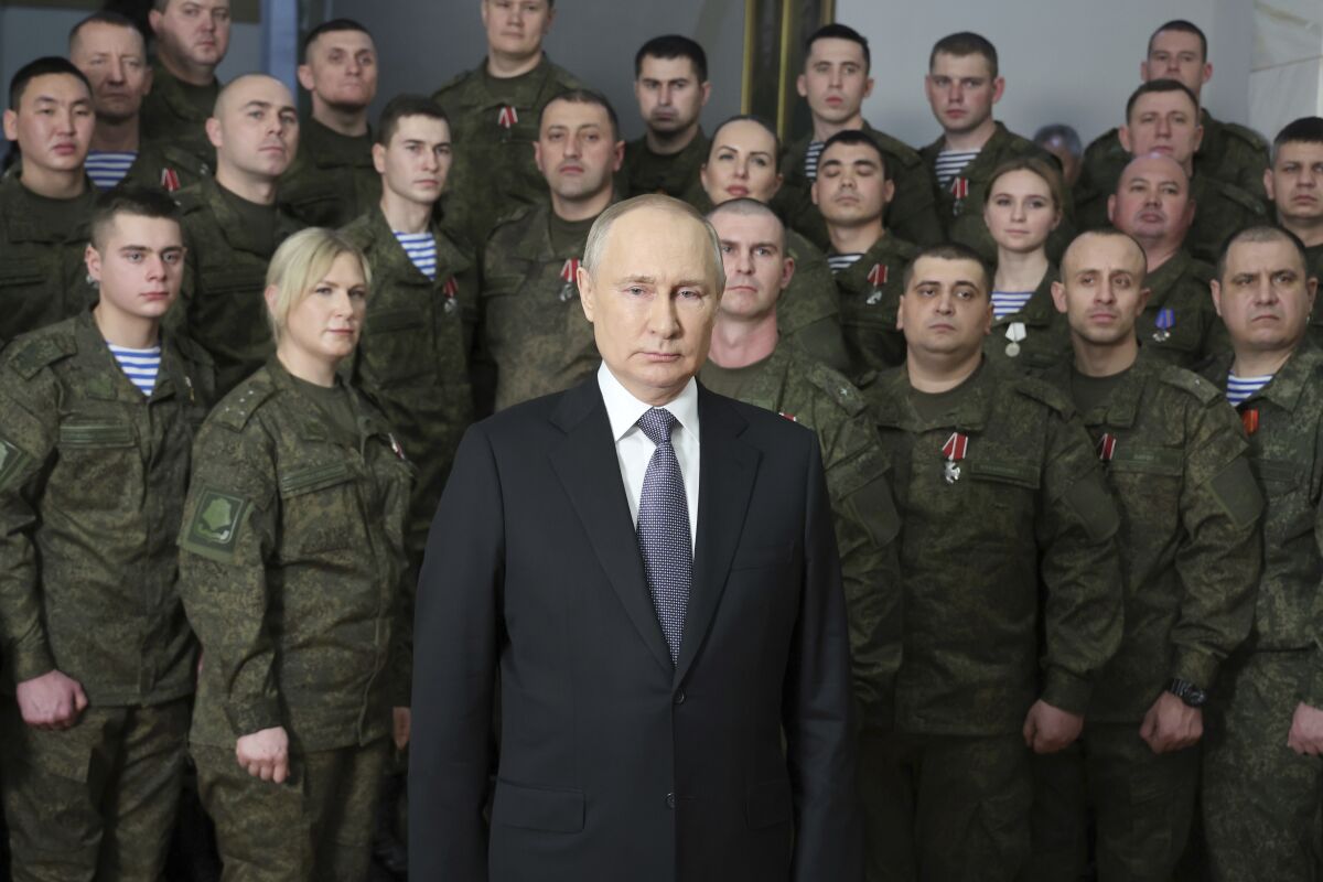Russian President Vladimir Putin with soldiers behind him