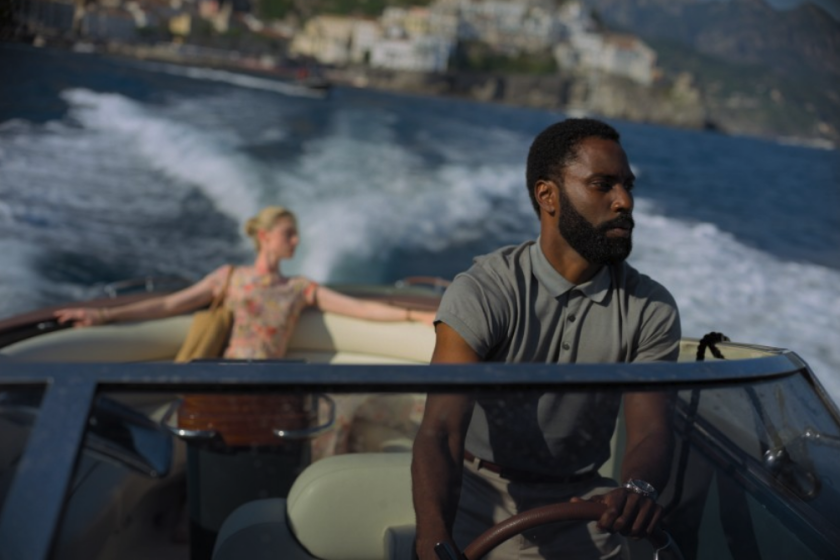 En esta imagen difundida por Warner Bros. Entertainment, Elizabeth Debicki, a la izquierda, y John David Washington en una escena de la pelícua de Christopher Nolan “Tenet”.