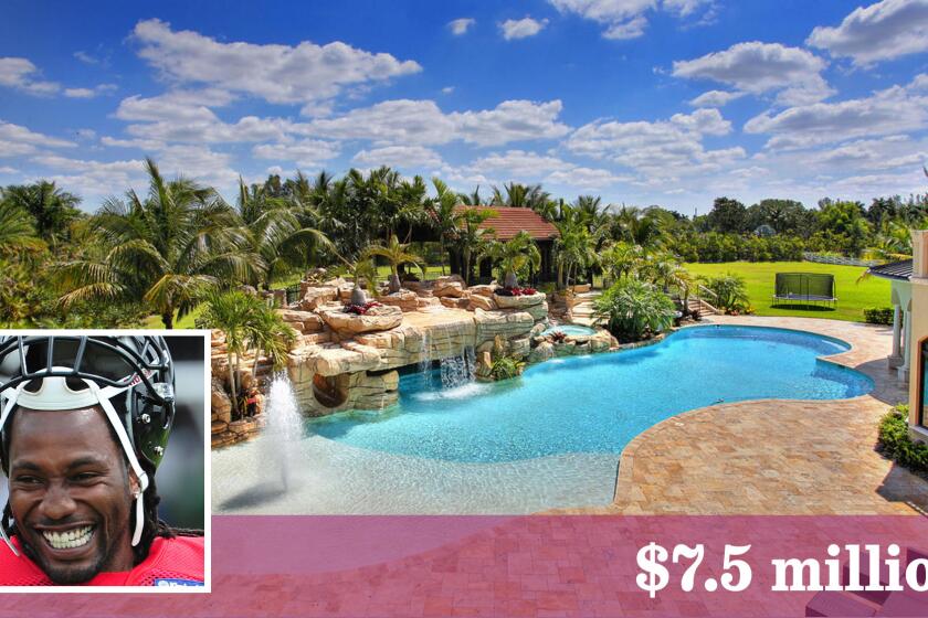 Former New England Patriots cornerback Asante T. Samuel has sold his swimming pool estate in South Florida.