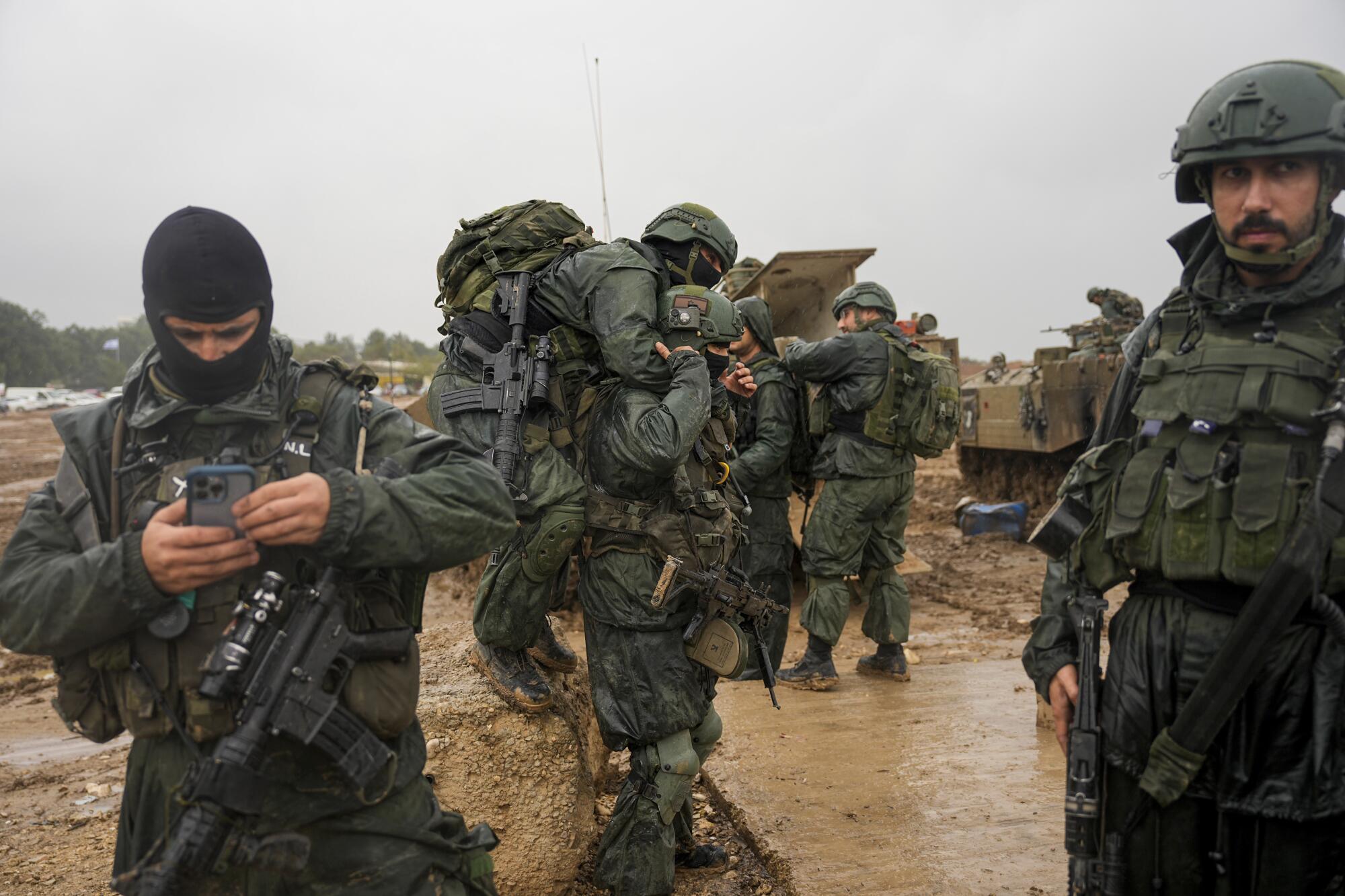 Israeli soldiers preparing to enter Gaza