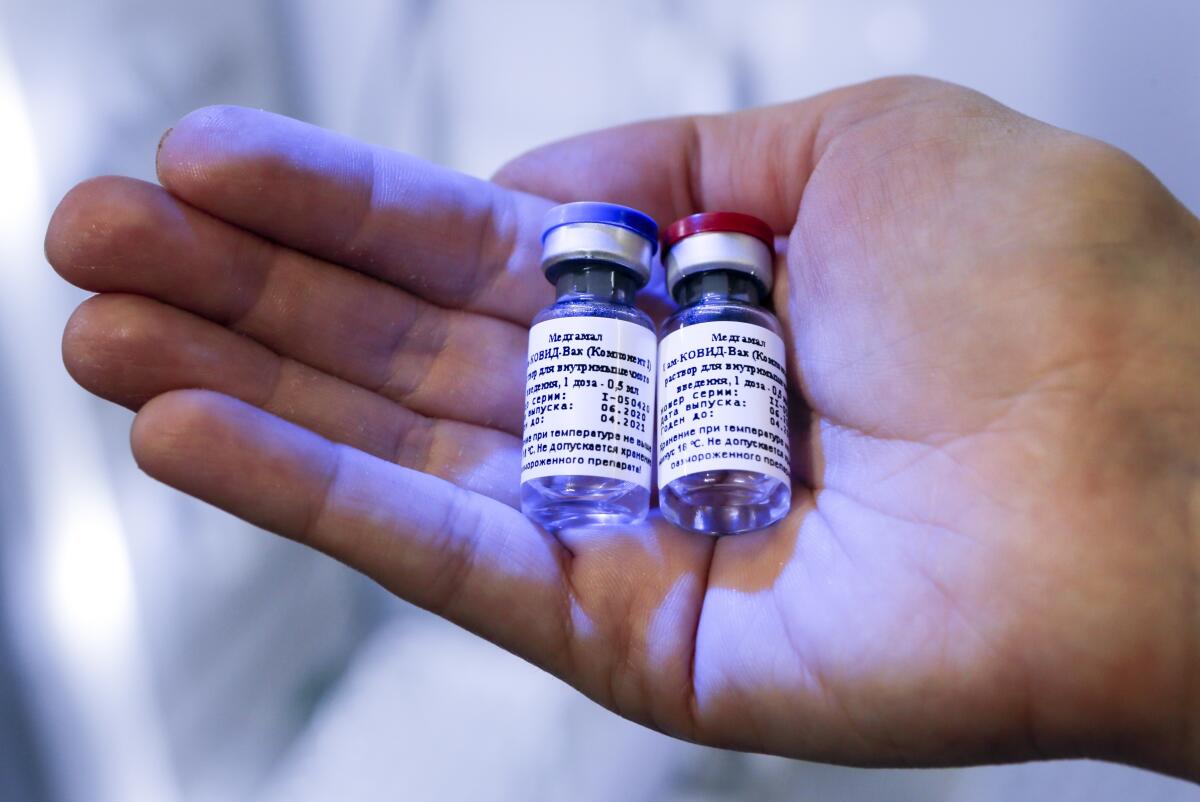 Gobierno inicia compleja distribución de vacuna contra COVID en todo EEUU