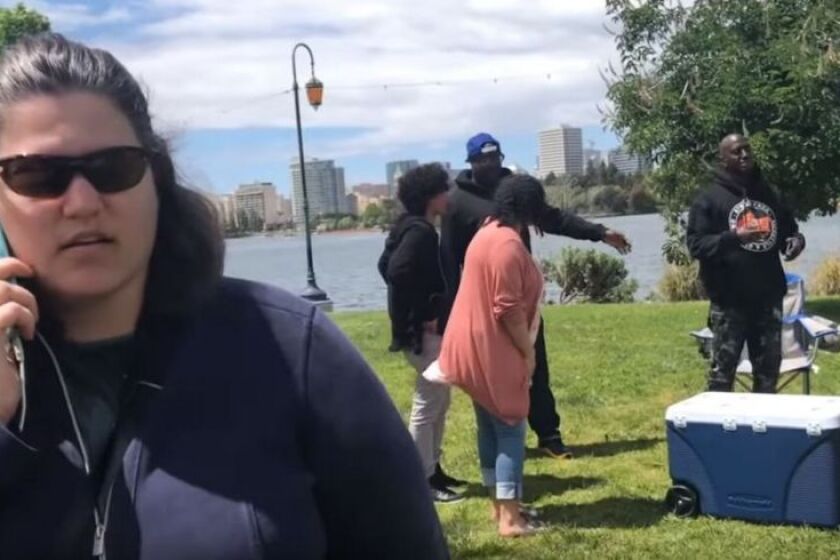 Le apodan BBQBecky, la mujer que le llama a las autoridades al ver una familia negra en el parque haciendo asando una barbacoa.