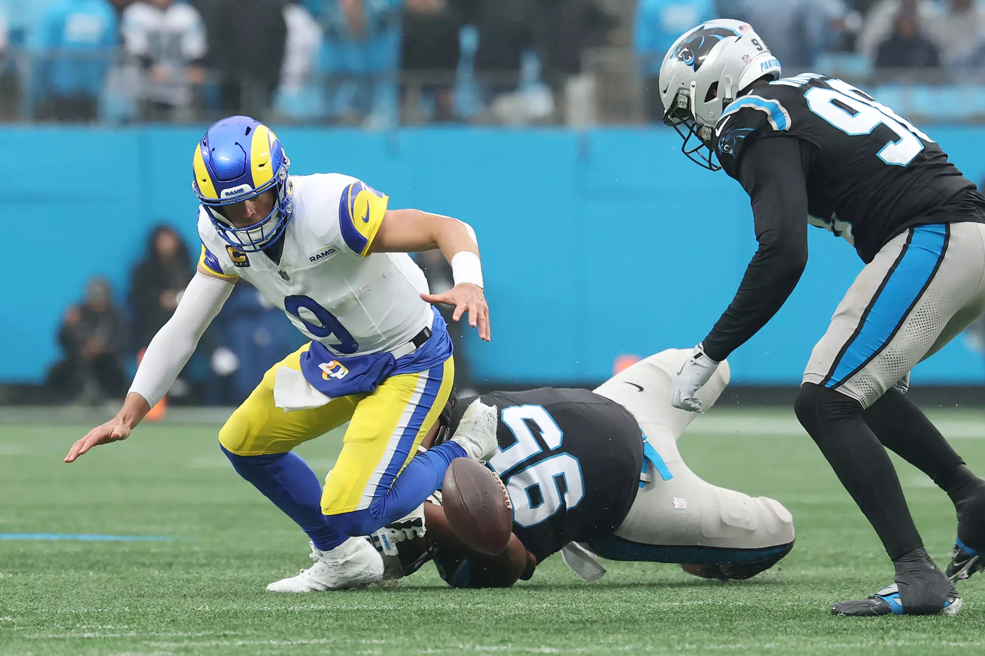 Fumble de Matthew Stafford (Foto: Grant Halverson / Getty Images)