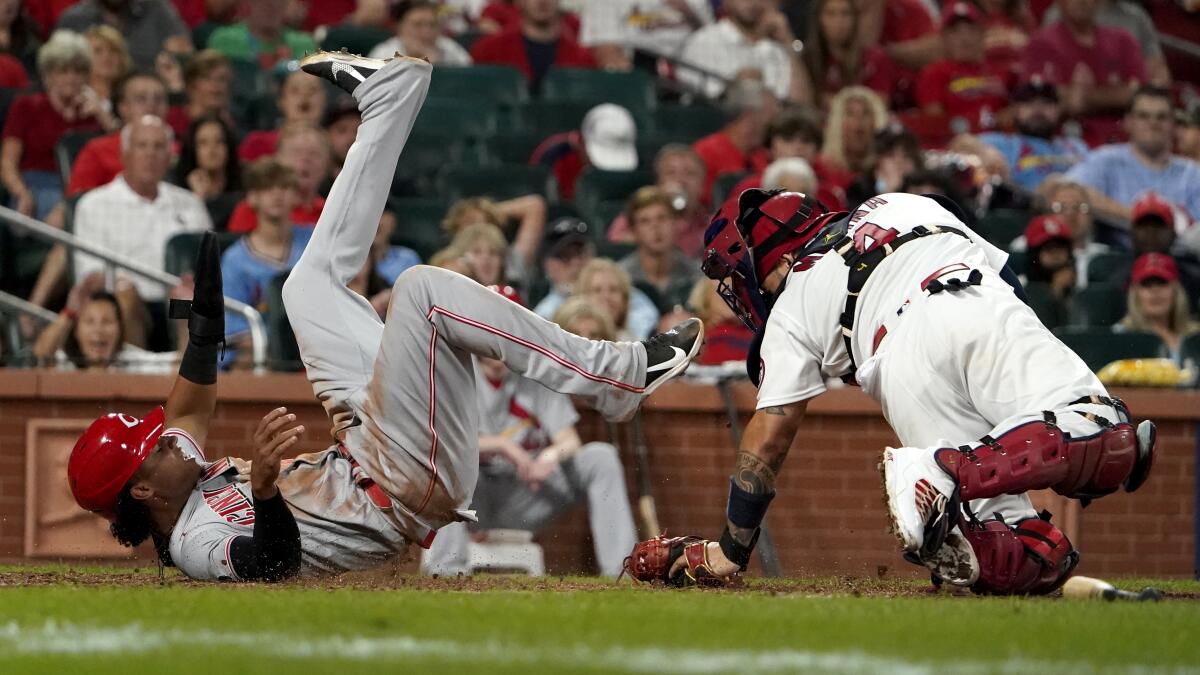 Reds call up Jose Barrero, place Kyle Farmer on paternity list