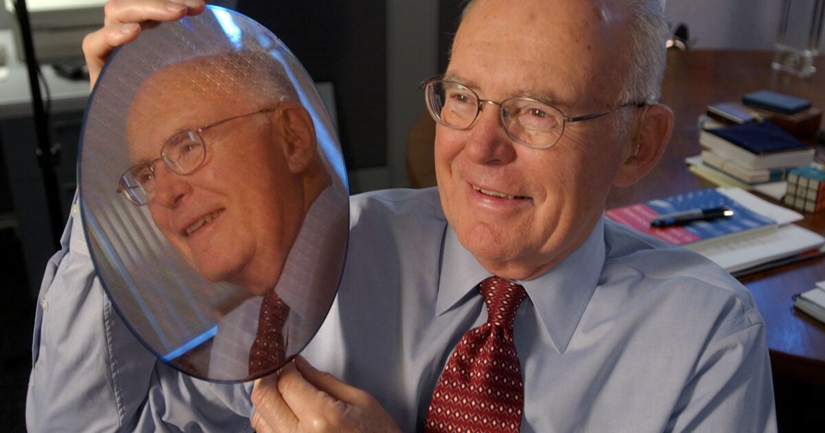 Gordon E. Moore, Intel founder and creator of Moore’s Law, dies aged 94