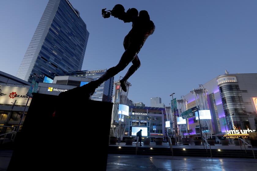 LOS ANGELES CALIF. -MAR. 18, 2020. LA LIve is dead on Wednesday night, Mar. 18, 2020. The popular tourist, dining and entertainment venue has temporarily shut down as a safety precaution against the spread of coronavirus. (Luis Sinco/Los Angeles Times)