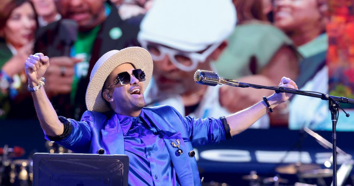 Who is DJ Cassidy, the Californian who led the DNC playlist? Who is DJ Cassidy, the Californian who led the DNC playlist?