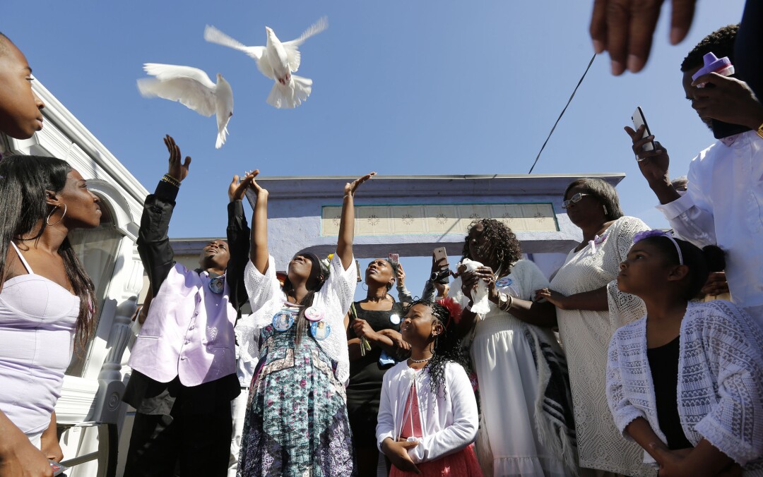 Mourners release white doves