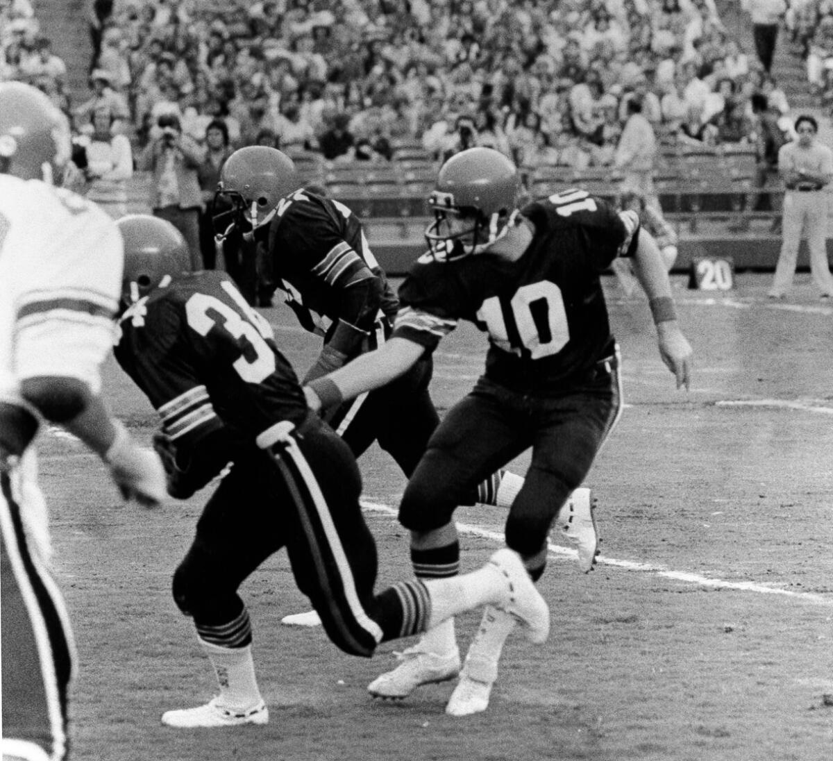 San Diego State quarterback Joe Davis guided the Aztecs to a 10-1 finish in 1977.