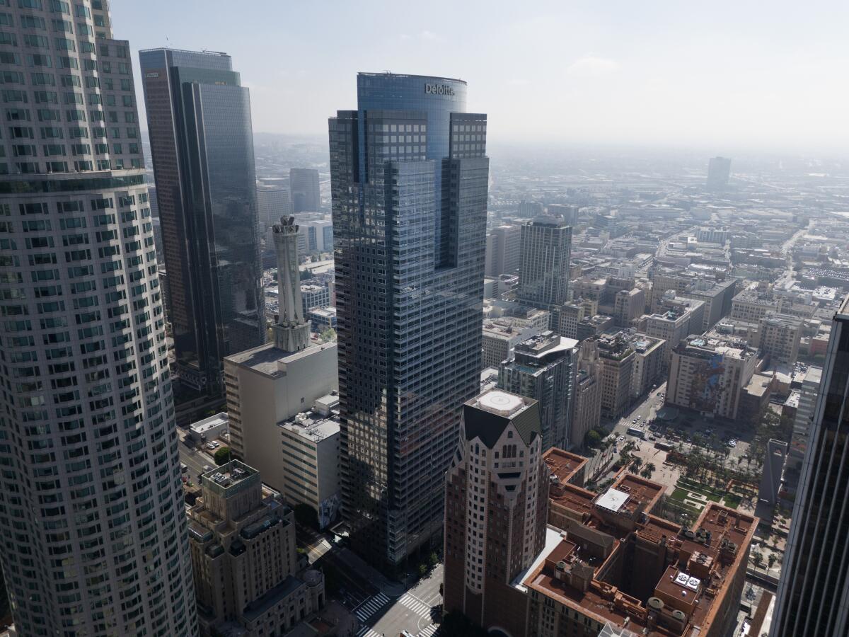 Los Angeles office skyscraper faces foreclosure sale