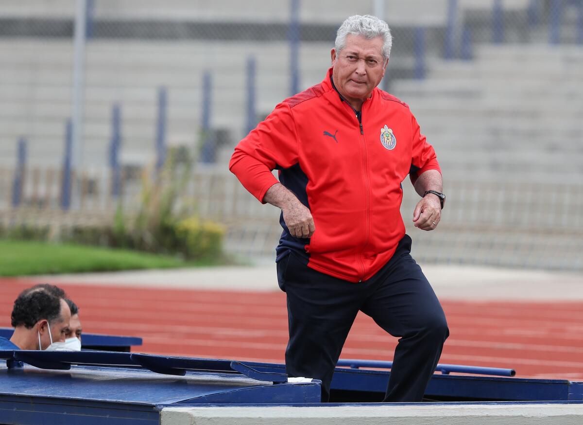 Las Chivas de Guadalajara despiden al entrenador Víctor Manuel Vucetich