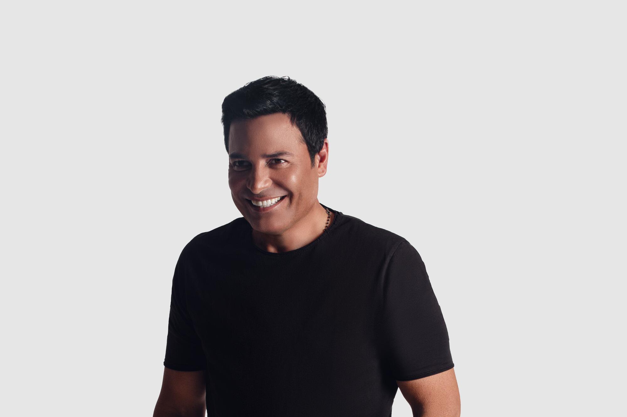 Chayanne recibirá el Premio Icono de los Billboard Latinos.