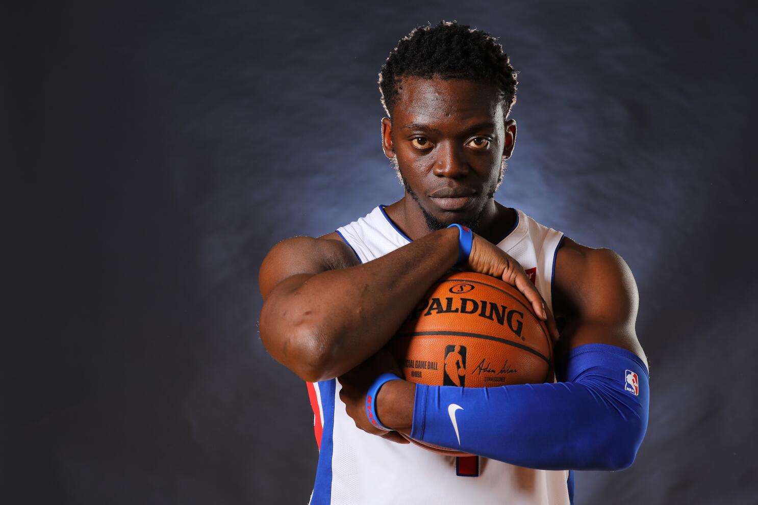 Reggie Jackson officially re-signs with Clippers