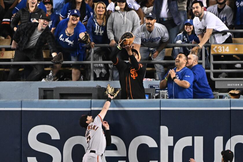 Los Angeles, California May 4, 2022-Giants center fielder Mike Yastrzemski can'tmakke the catch as Dodgers Mookie Betts hits a solo home run in the sixth inning at Dodger Stadium Wednesday. (Wally Skalij/Los Angeles Times)