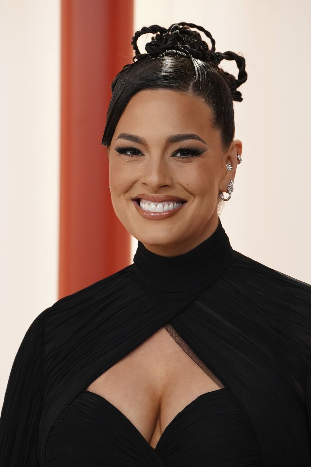 Ashley Graham leans on 'kindness' after awkward Oscars chat with Hugh Grant goes viral