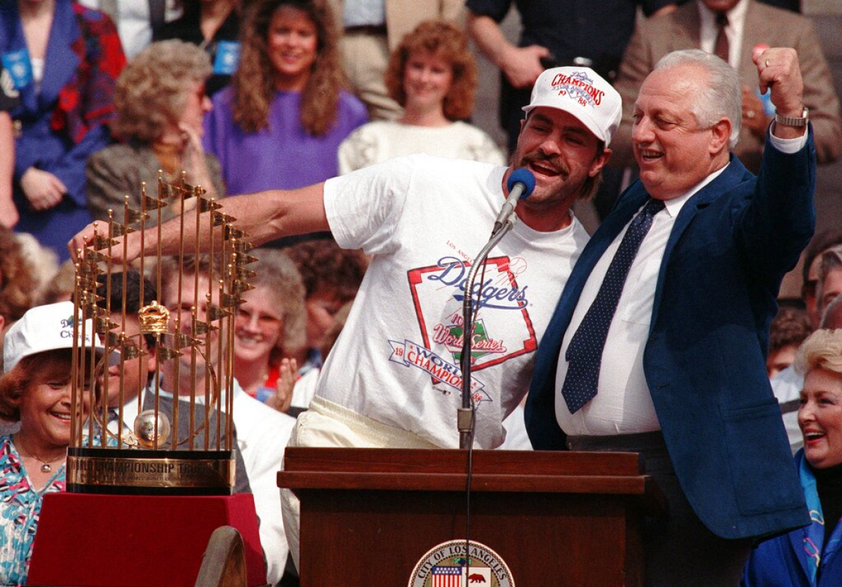 Dodgers outfielder Kirk Gibson, left, and manager Tommy Lasorda pump up the crowd in 1988.