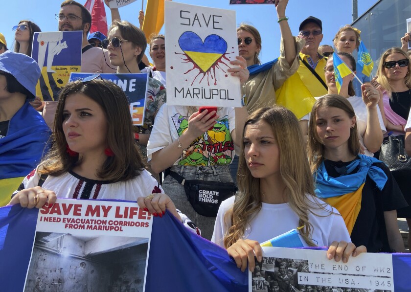 Demonstrators in Istanbul protesting Russia's war in Ukraine