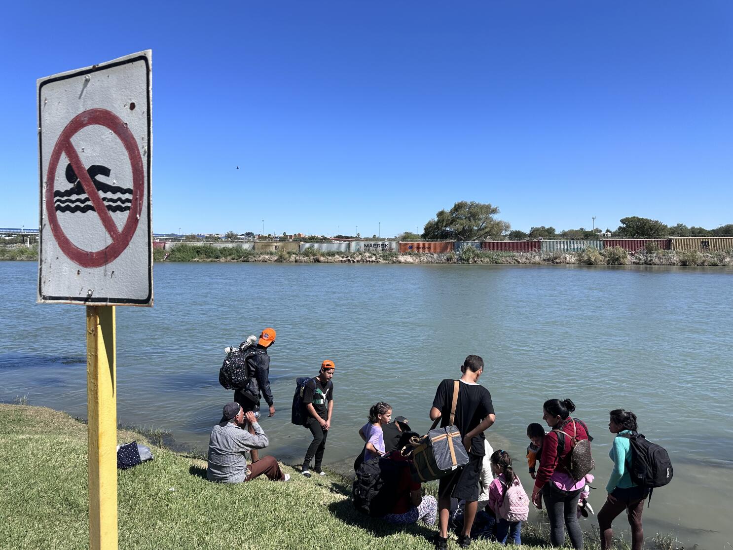 Bienvenidos a los Estados Unidos de America: Guia Para Inmigrantes Nuevos