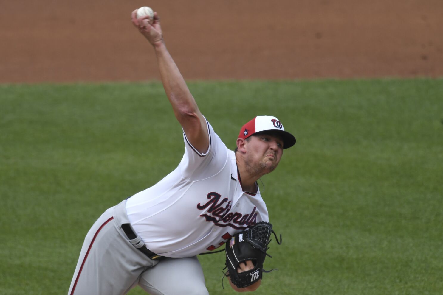 Dallas Keuchel's perfect game bid for Twins ended by Pirates' Bryan Reynolds  in 7th inning