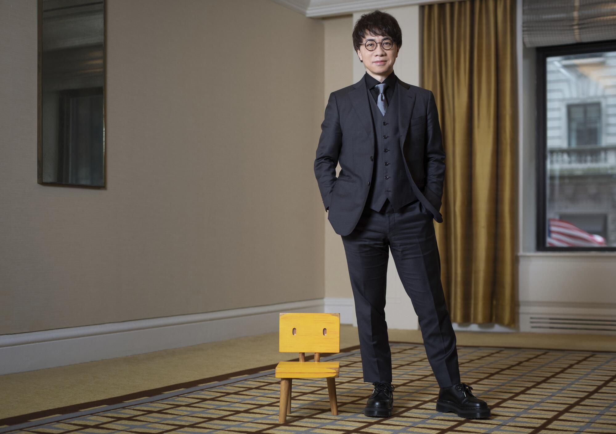 Makoto Shinkai posa para un retrato para 