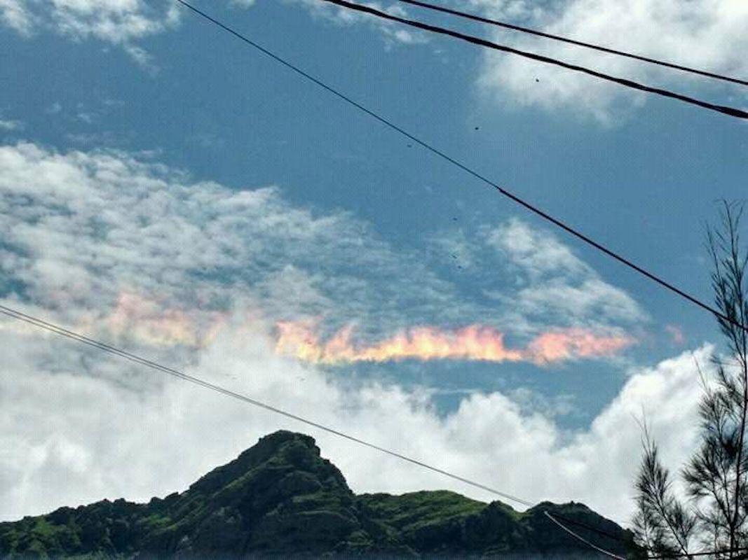 Arcoiris De Fuego En El Cielo Peruano Hoy Los Angeles