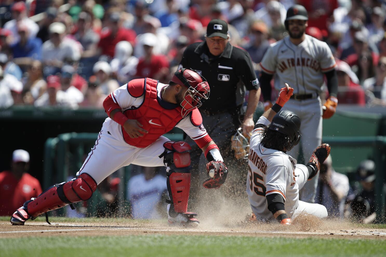 Wilmer Flores leads Giants to crazy win over Reds